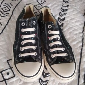 🍭 Super cute heart Converse
